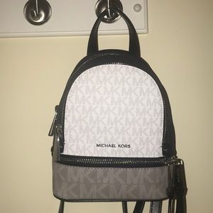 💕Michael Kors convertible backpack💕